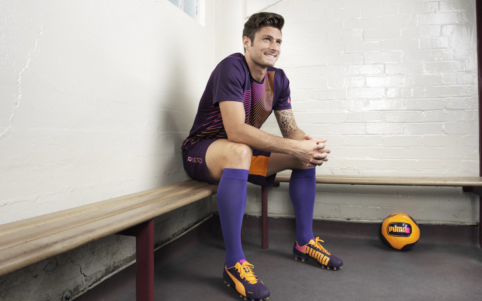 开云体育下载官网-利物浦再夺三连胜，红军气势如虹，利物浦又叫红军